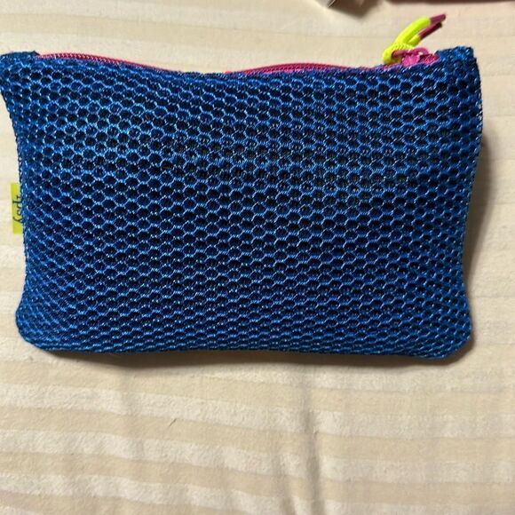 ipsy Handbags - IPSY travel or cosmetic bag, tassle zipper pull NWOT